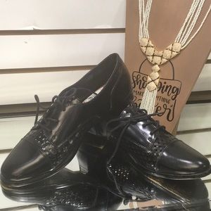 Kenzie. NWT Oxfords  retail $76. Black Ramsey.